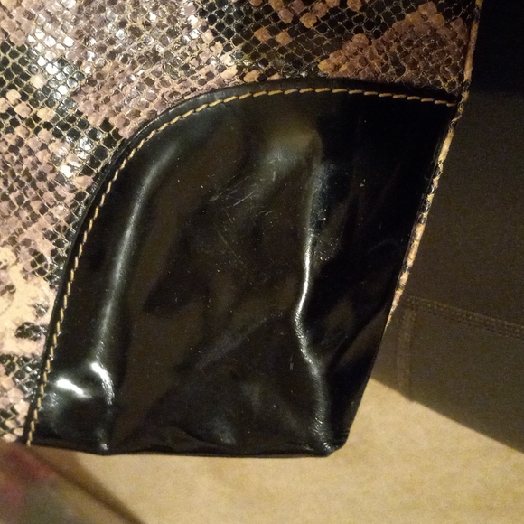 Dooney & Bourke Niki Bag - Picture 14 of 16